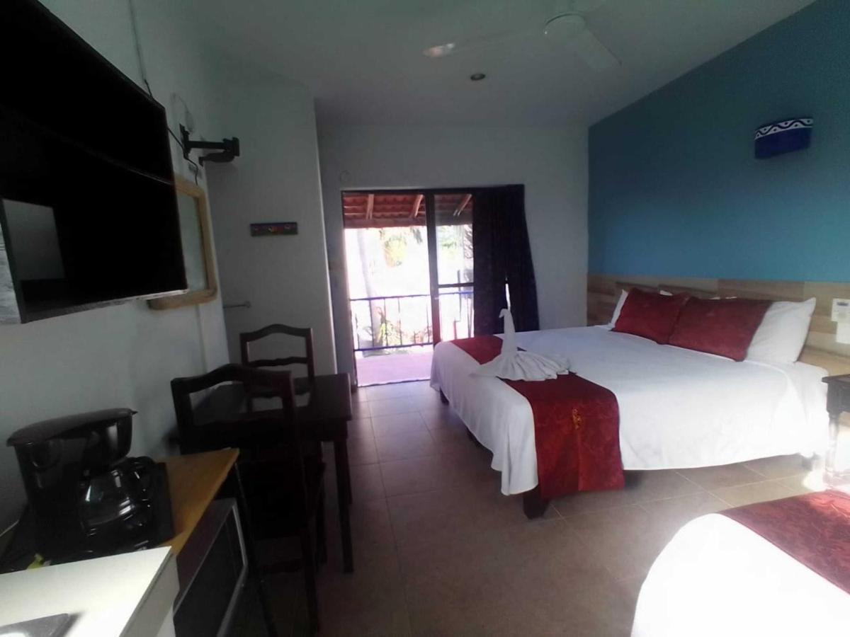 Hotel Acuario Playa Del Carmen Exterior photo